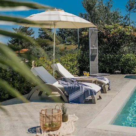 Binios - Private Pool, Walking Distance From The *
