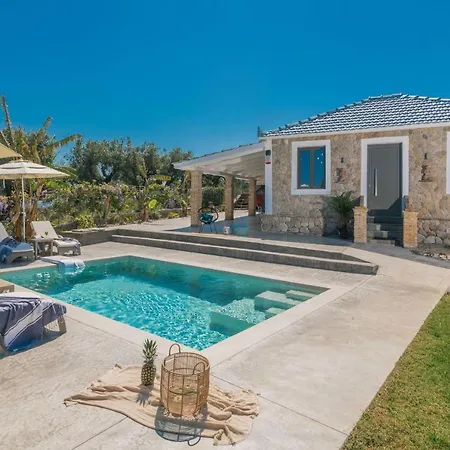 Binios - Private Pool, Walking Distance From The