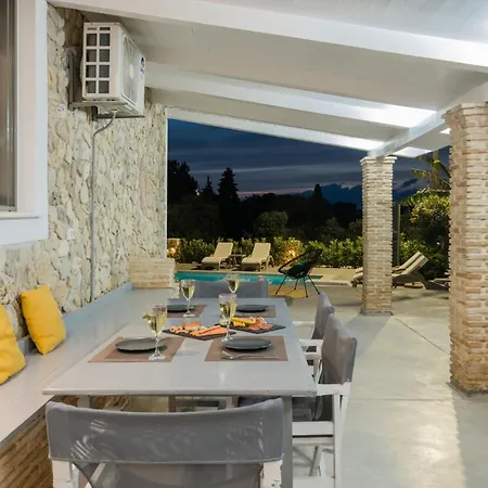 Binios - Private Pool, Walking Distance From The