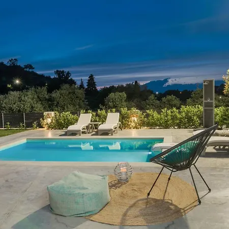 Binios - Private Pool, Walking Distance From The Holiday home *