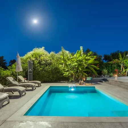 Binios - Private Pool, Walking Distance From The 度假居