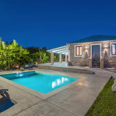 בית נופש Binios - Private Pool, Walking Distance From The *