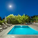 Binios - Private Pool, Walking Distance From The Nyaraló