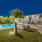 Binios - Private Pool, Walking Distance From The Nyaraló *