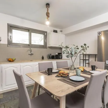 Binios - Private Pool, Walking Distance From The *
