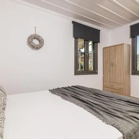 Binios - Private Pool, Walking Distance From The