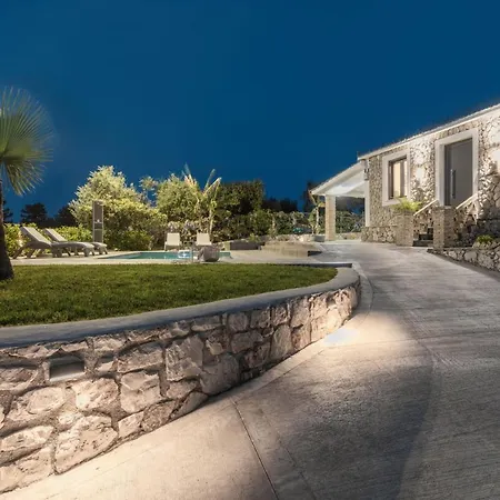 Σπίτι διακοπών Binios - Private Pool, Walking Distance From The *