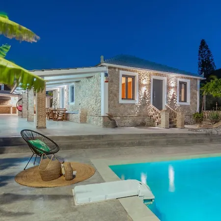 بيت للعطل Binios - Private Pool, Walking Distance From The *