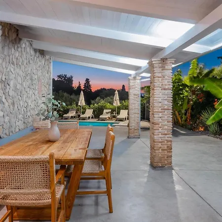 بيت للعطل Binios - Private Pool, Walking Distance From The *